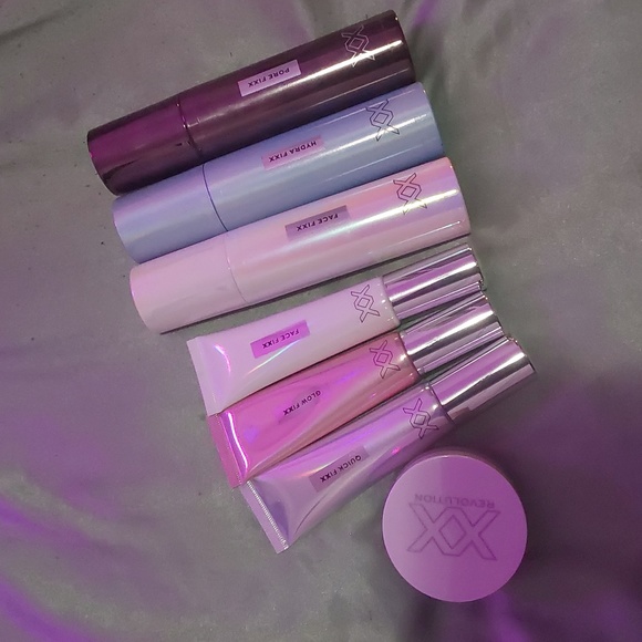 Makeup Revolution Other - Revolution primer and setting sprays bundle